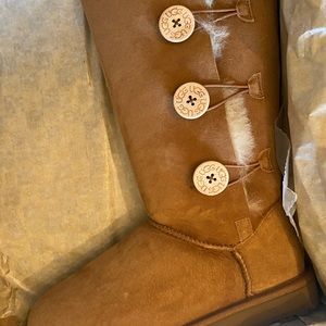 Brand new Uggs! Bailey button size 8.